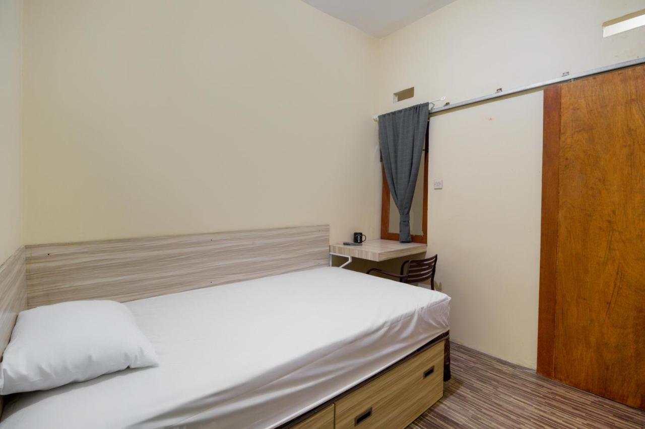 Oyo Life 3149 Guest House Ppli Bandung Exterior foto